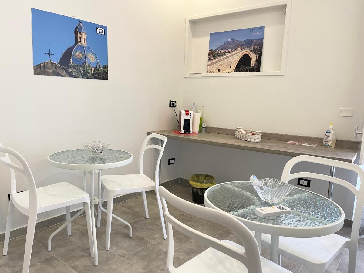 B&B Antichi Cortili Termini Imerese Exteriör bild